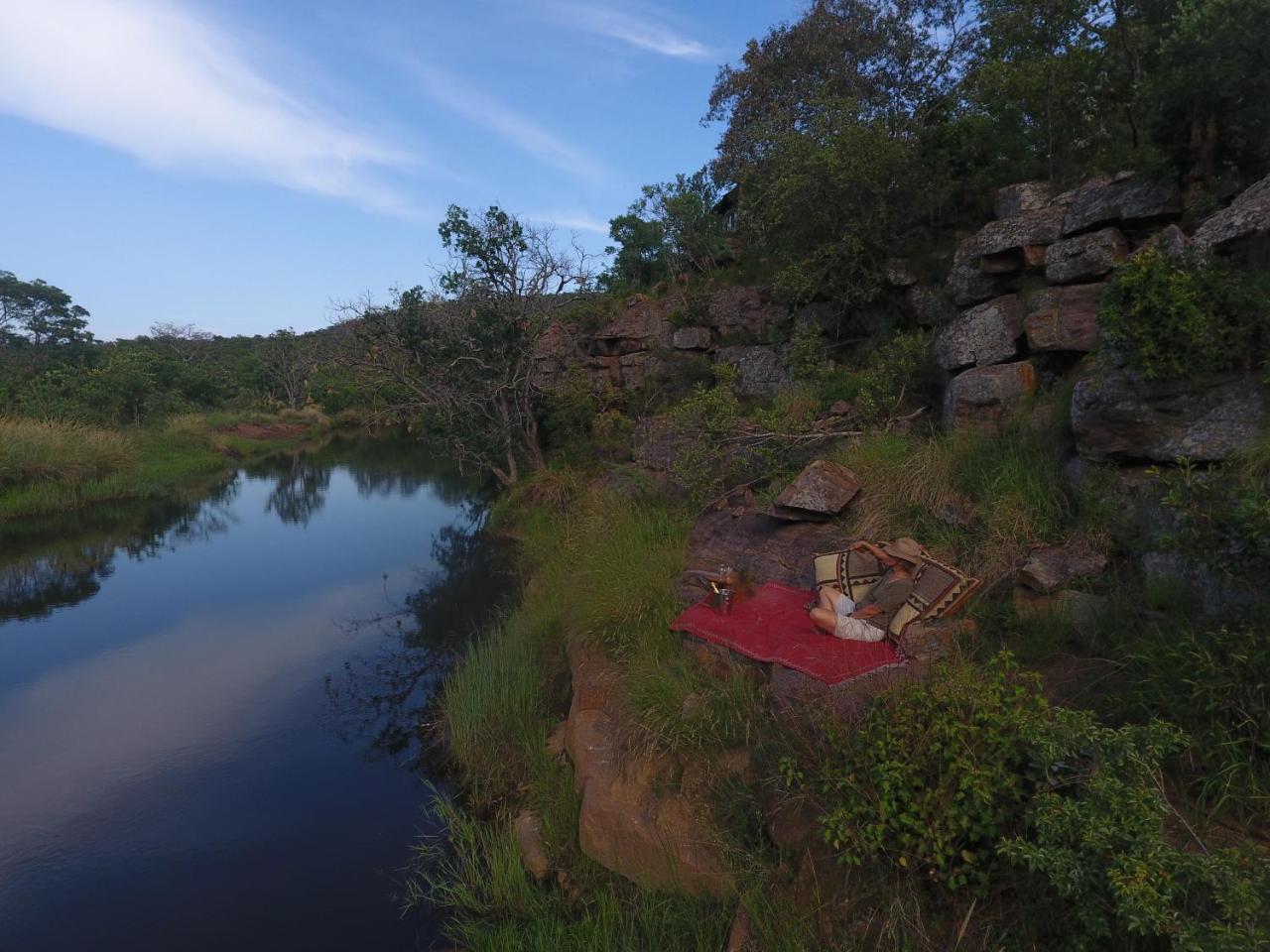 Inzalo Safari Lodge Welgevonden viltreservat Exteriör bild